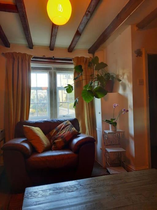 18Th-Century Three-Bedroom Mill Worker'S Cottage ครอมฟอร์ด ภายนอก รูปภาพ