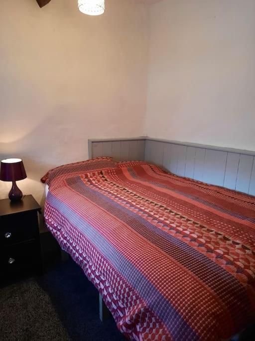 18Th-Century Three-Bedroom Mill Worker'S Cottage ครอมฟอร์ด ภายนอก รูปภาพ